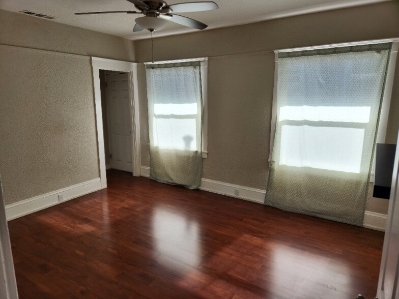 Building Photo - 440 E Arcade St