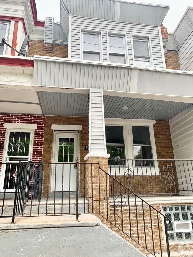 Building Photo - Fully Renovated 3-Bedroom Townhouse in Ogo...