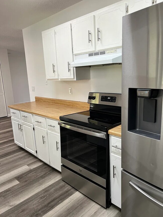 Building Photo - 2146 Golden Isle Ct