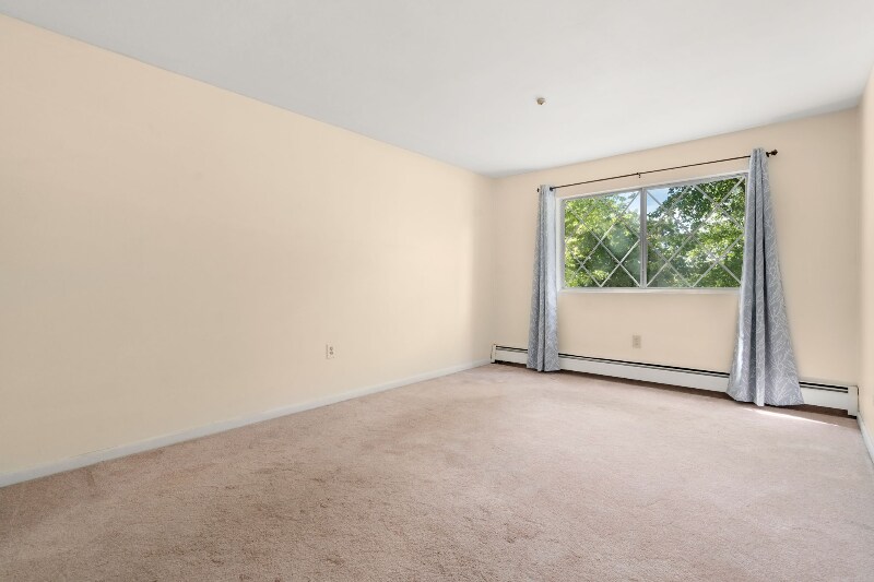 Building Photo - 28 Fernview Ave