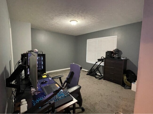 Building Photo - 2304 W George St