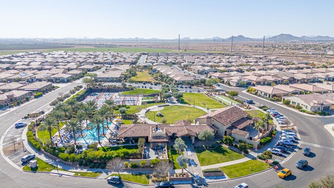Building Photo - 180 Degrees of Golf Views