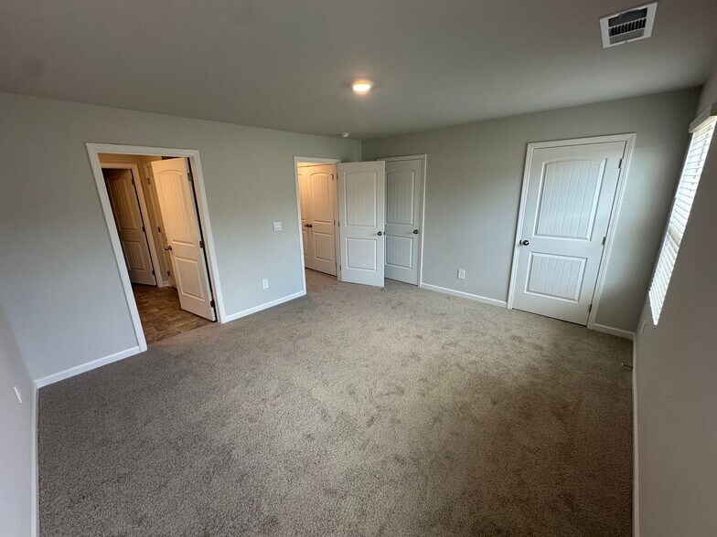 Building Photo - 812 Quinn Dr