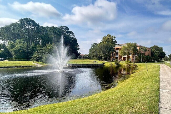 Building Photo - 610 Fairway Dr