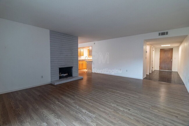 Building Photo - 5530 Sandpiper Ct
