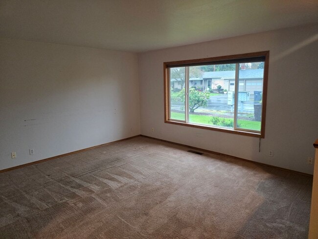 Building Photo - 2 Bedroom in Excellent Location!