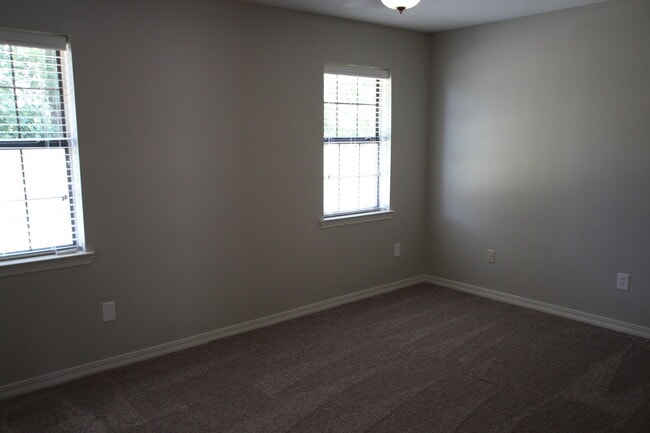 Building Photo - Coming Soon! 3 Bedroom 2 bathroom home in ...