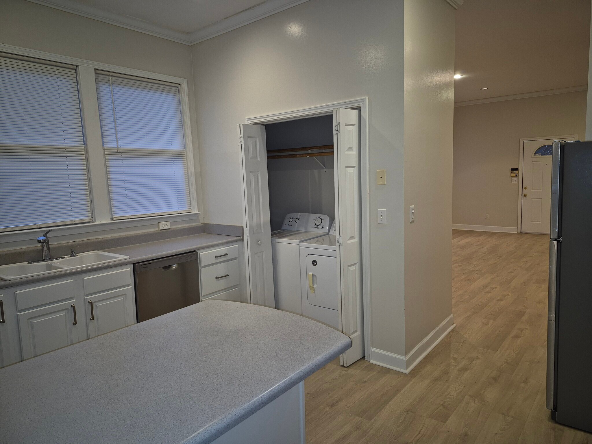 Building Photo - 584 Seminole Ave NE