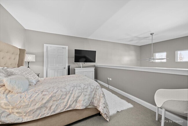 Building Photo - 364 S Main St