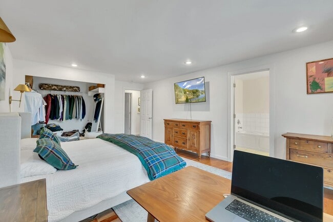 Building Photo - Renovated 5-Bedroom Home on Cul-de-Sac with Park Views & Stunning Outdoor Living