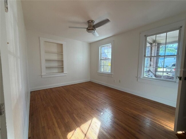 Building Photo - 3813 W De Leon St