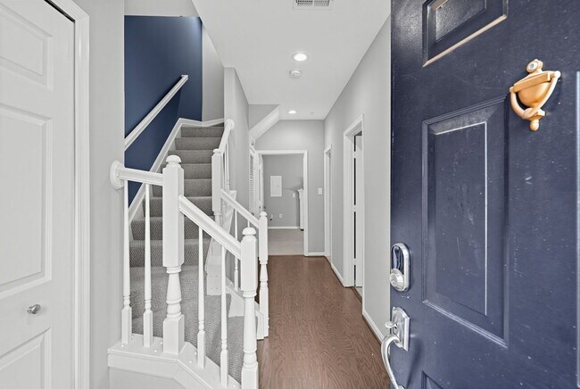 Building Photo - 7108 Meadow Green Terrace