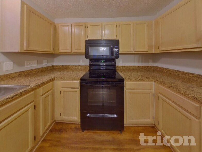 Building Photo - 8523 Lockerbie Ln