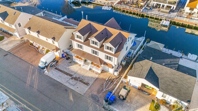 Building Photo - 3456 E Thistle Ave