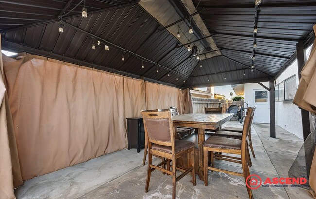 Building Photo - Beautiful 3 Bed, 2 Bath Home with Pool, Solar & Cozy Fireplace