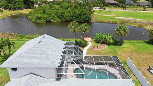 Building Photo - "Spacious 3-Bedroom Retreat with 2 Full Baths in Rotonda West Pinehurst!"