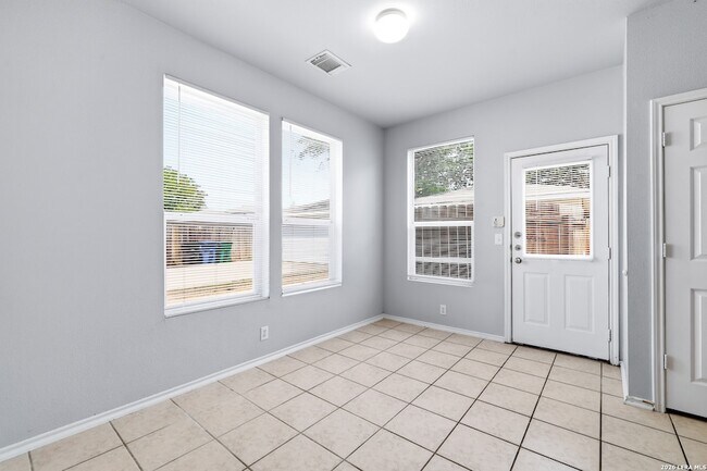Building Photo - 10302 Lateleaf Oak