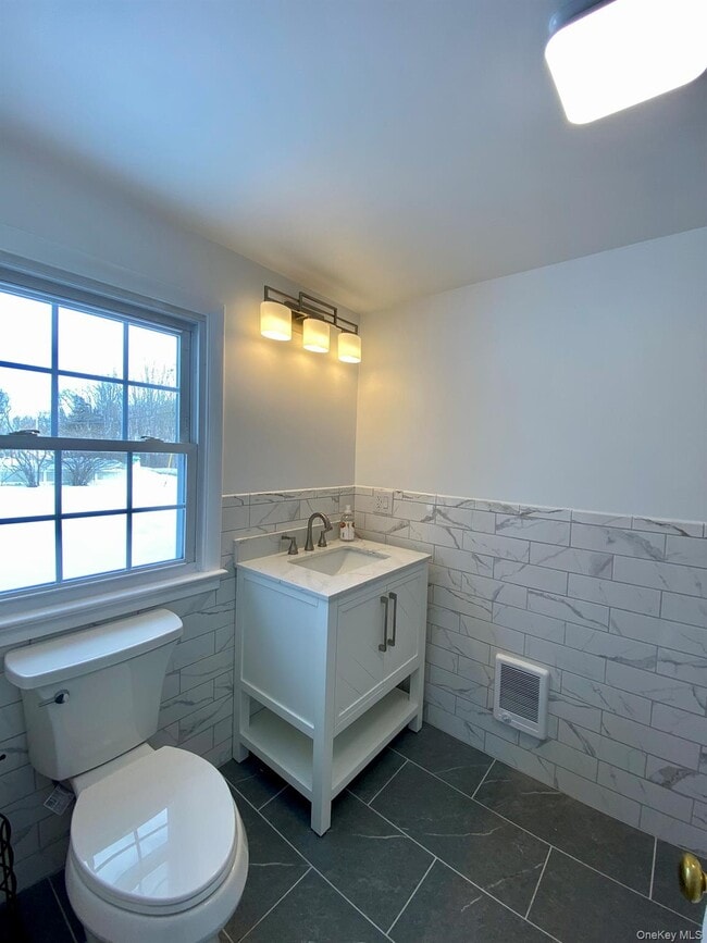 Building Photo - 42 Amity Rd