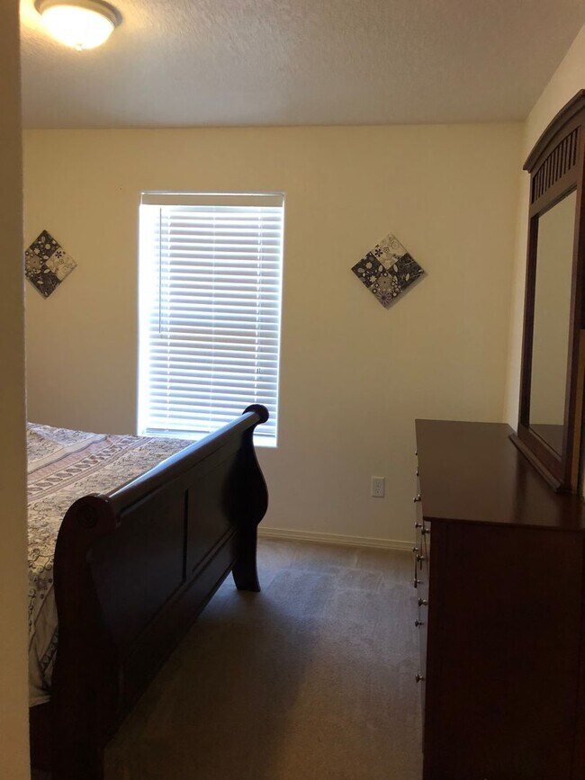 Building Photo - 2311 N Juniper Ln