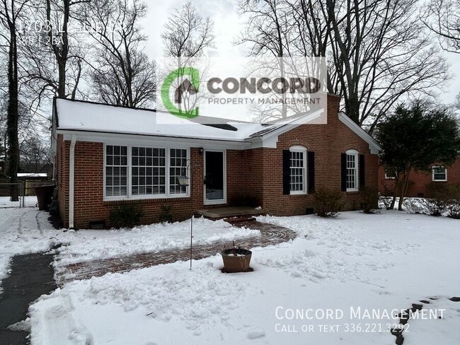 Building Photo - 1703 Leslie Rd