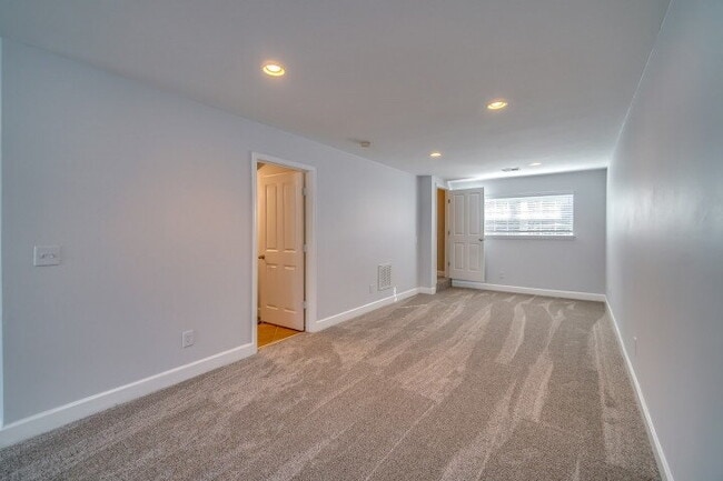 Building Photo - Spacious Lenox Village Townhouse: 3 Beds, ...
