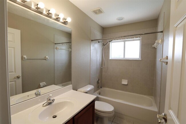 Building Photo - 9018 Pinebreeze Dr