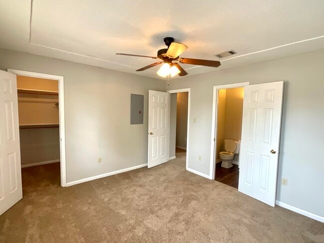 Building Photo - 3932 Miramar Ct