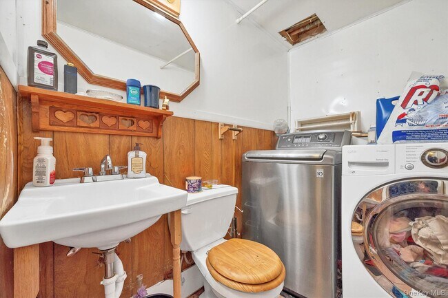 Building Photo - 10 Hanover Dr