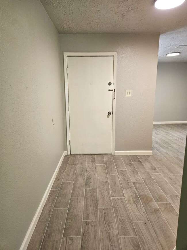 Building Photo - 17135 Hewing Dr