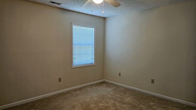 Building Photo - 713 Mill Creek Rd