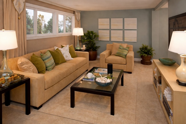 Building Photo - Charming 2-Bed, 1.5-Bath Corner Condo with River Views in the Heart of Redmond