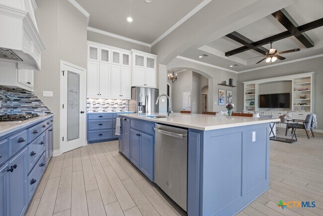 Building Photo - 1745 Alta Vista Loop