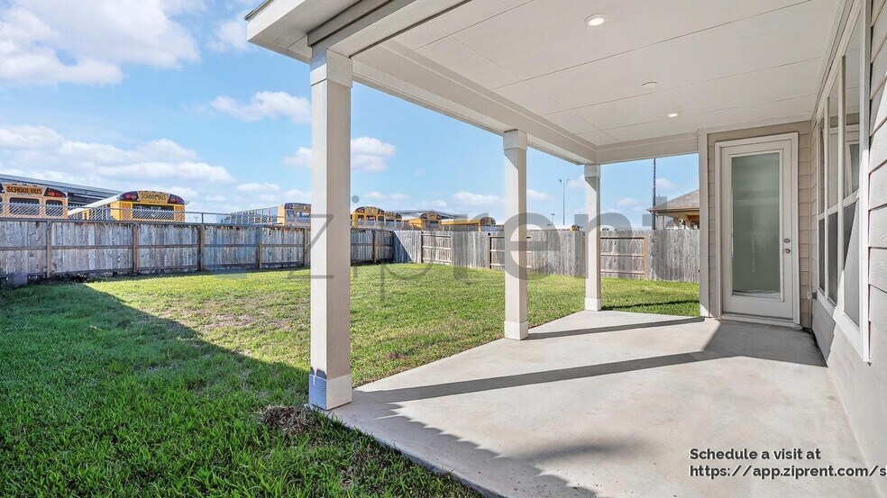 Building Photo - 7611 Coral Ky Dr