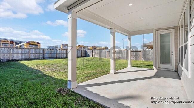 Building Photo - 7611 Coral Ky Dr