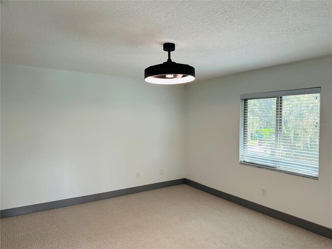 Building Photo - 1304 E Gore St