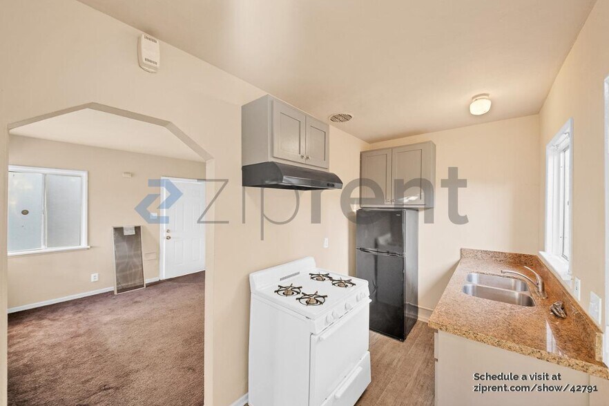Building Photo - 439 E 55th St