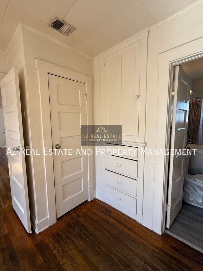 Building Photo - 3809 N 9th Pl