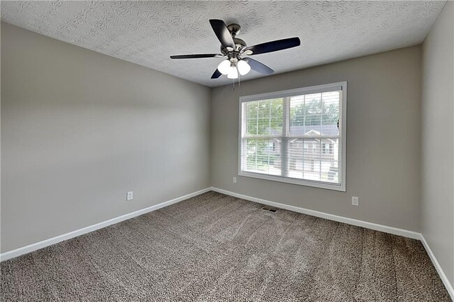 Building Photo - 658 Castlebrooke Way SE