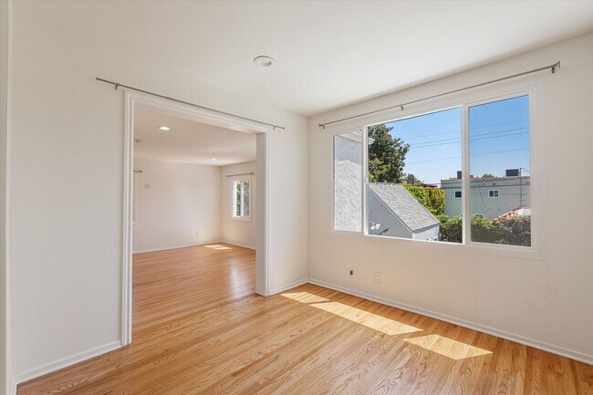 Building Photo - 4 Bed • 3 Bath • 2,135 Sq Ft (Main House) ...