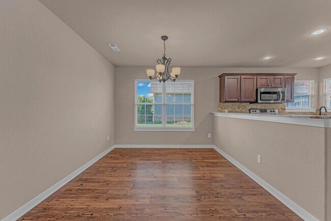 Building Photo - Beautiful 3-Bedroom Home with Open Layout & Fenced Backyard!