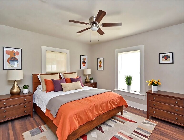 Building Photo - 525 53rd St Ens