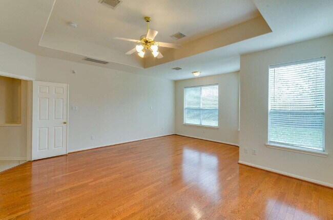 Building Photo - Spacious 5-Bedroom Home in Brazos Landing!