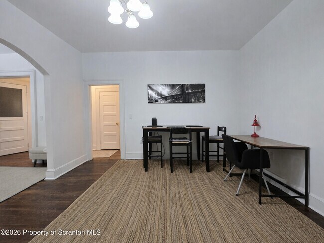 Building Photo - 905 Quincy Ave