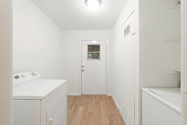 Building Photo - 6209 Middleham Pl