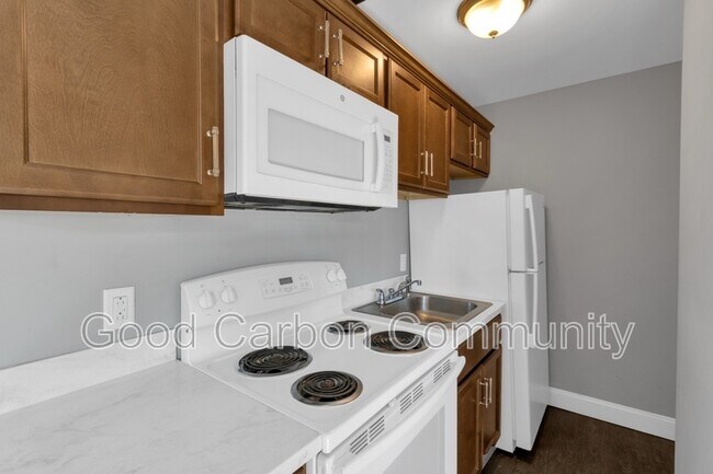 Building Photo - 618 Elmwood Ave