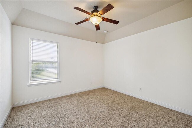 Building Photo - 27 Tioga Pl