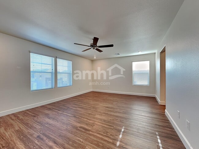 Building Photo - 1506 Garden Swing Ave