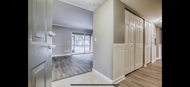 Building Photo - 8849 Old Kings Rd S