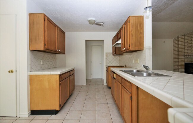 Building Photo - 14211 Timberhaven Dr