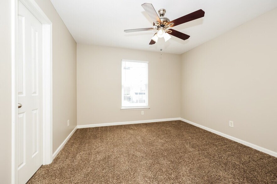 Building Photo - 710 Holland Ridge Dr